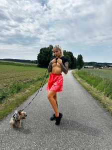 Willst du mit mir ne runde spazieren gehen do you want to go for a