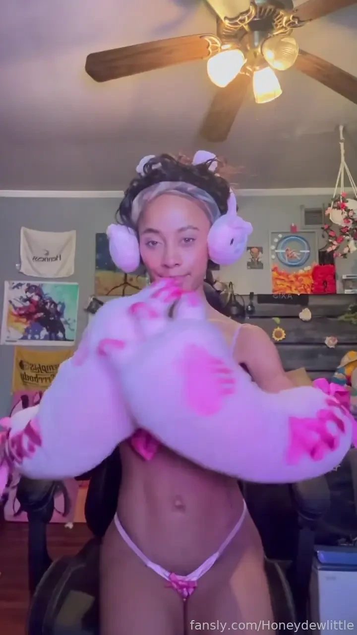 Goodmorning dewdrops cum taste my honey i m live and topless about to 