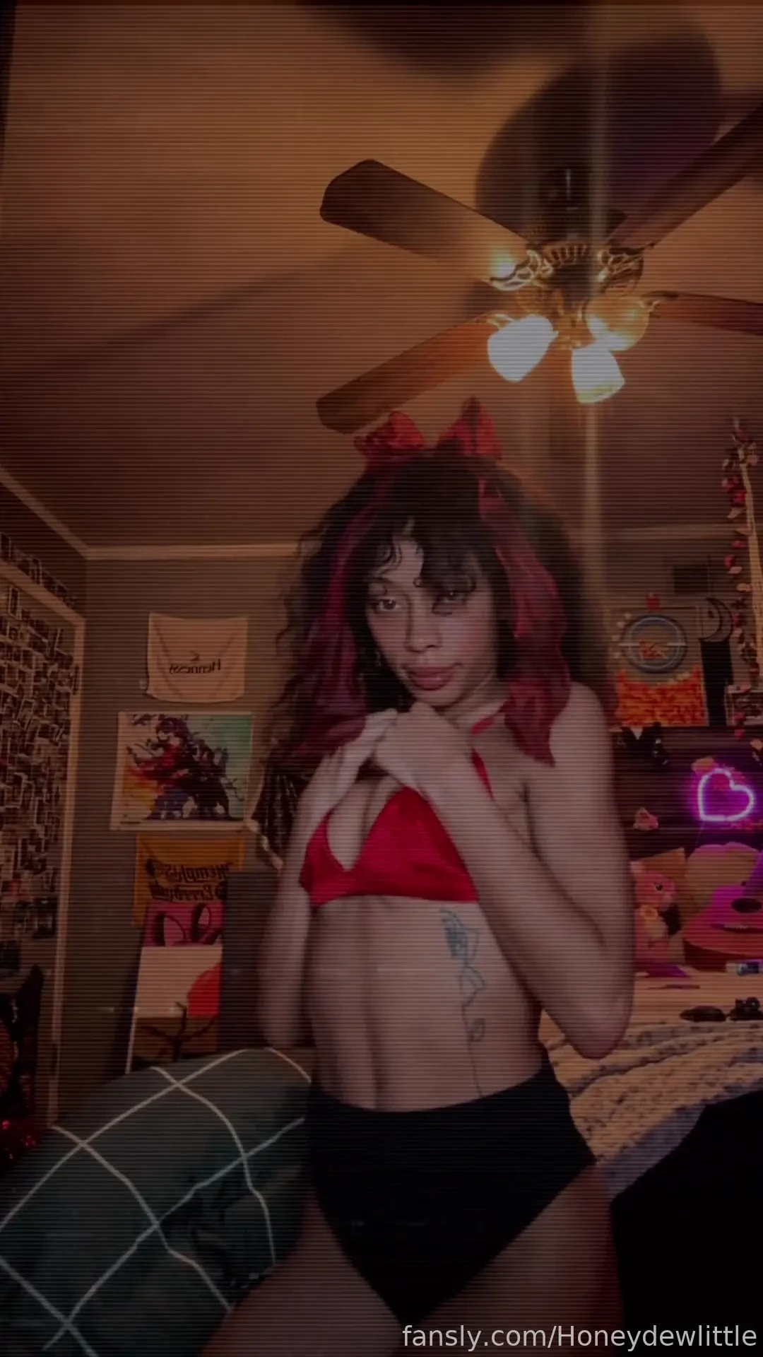 Just woke up from a nap on my period who s into blood play fetish 