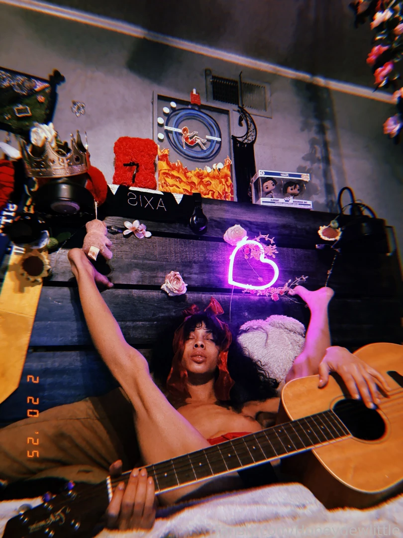 I can make your bed rock cammodel ebony petite young tight ass findom 