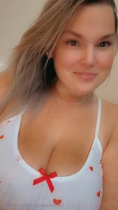 Morninnnn bare face this morning i m in love with my new housefit i