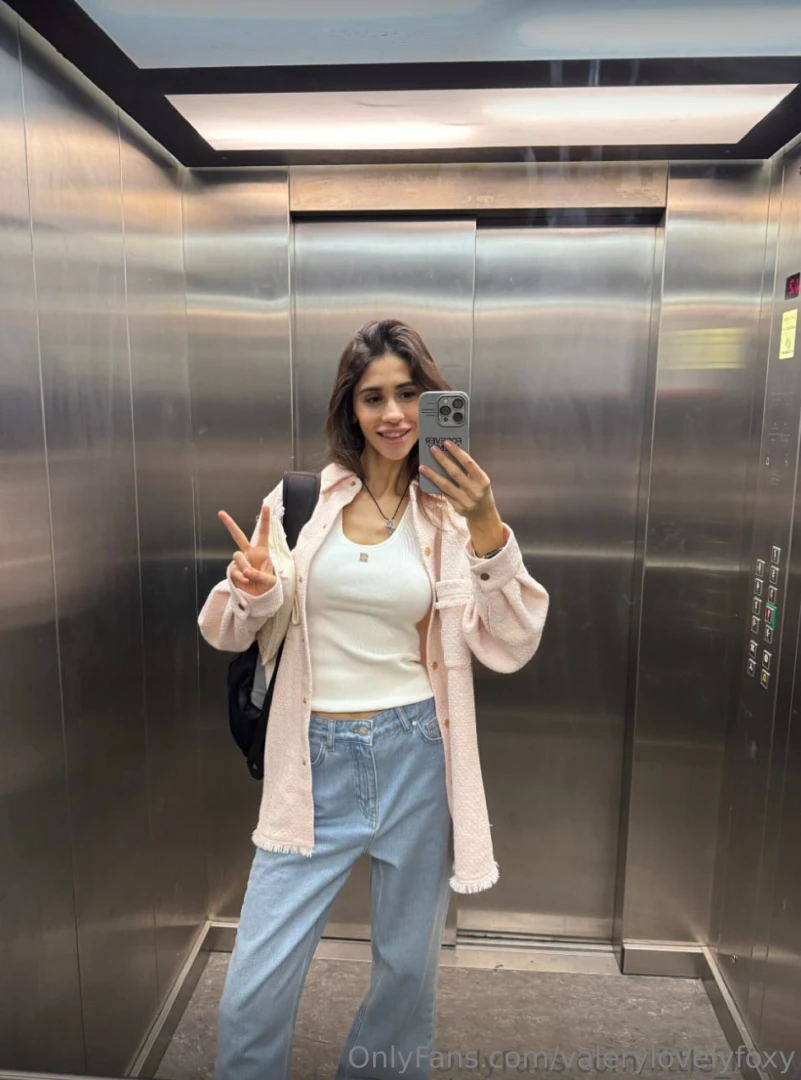 Cute student little_domii with juicy ass and tits really loves sucking part 25 