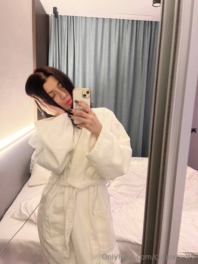 Do you think there s underwear under my robe 