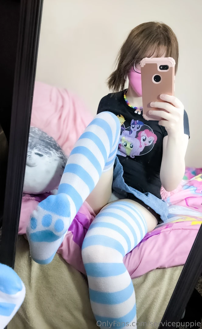 Paws gt lt i has a think for feets hehe i think they re so cute 3 