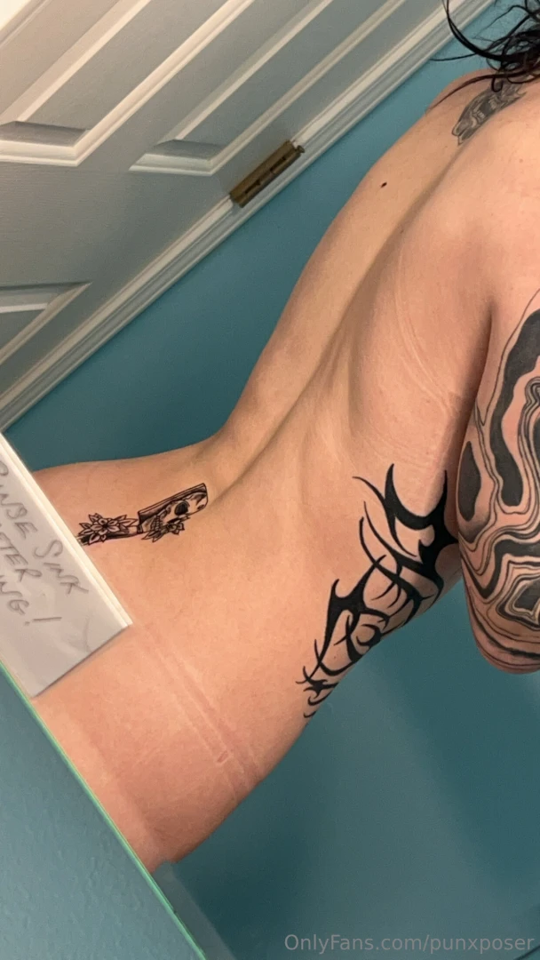 Little look at my one of my newest tattoos waiting on my side to heal 