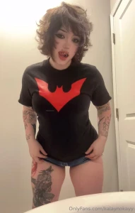 Wanna wear my thighs as earmuffs