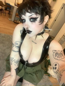I d probably have to take this chocker off while we play part 1