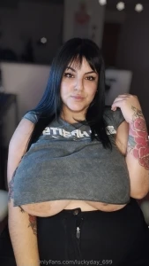 Just got home all i want is to get my tits squeezed till i moan who s