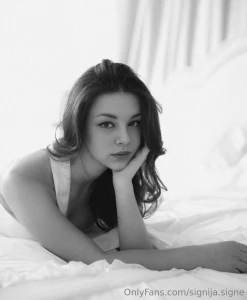 Bored i m just lying here wondering who s going to write first