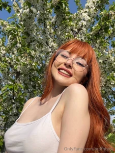 A sweet girl who dreams of knowing herself and the world i don t think