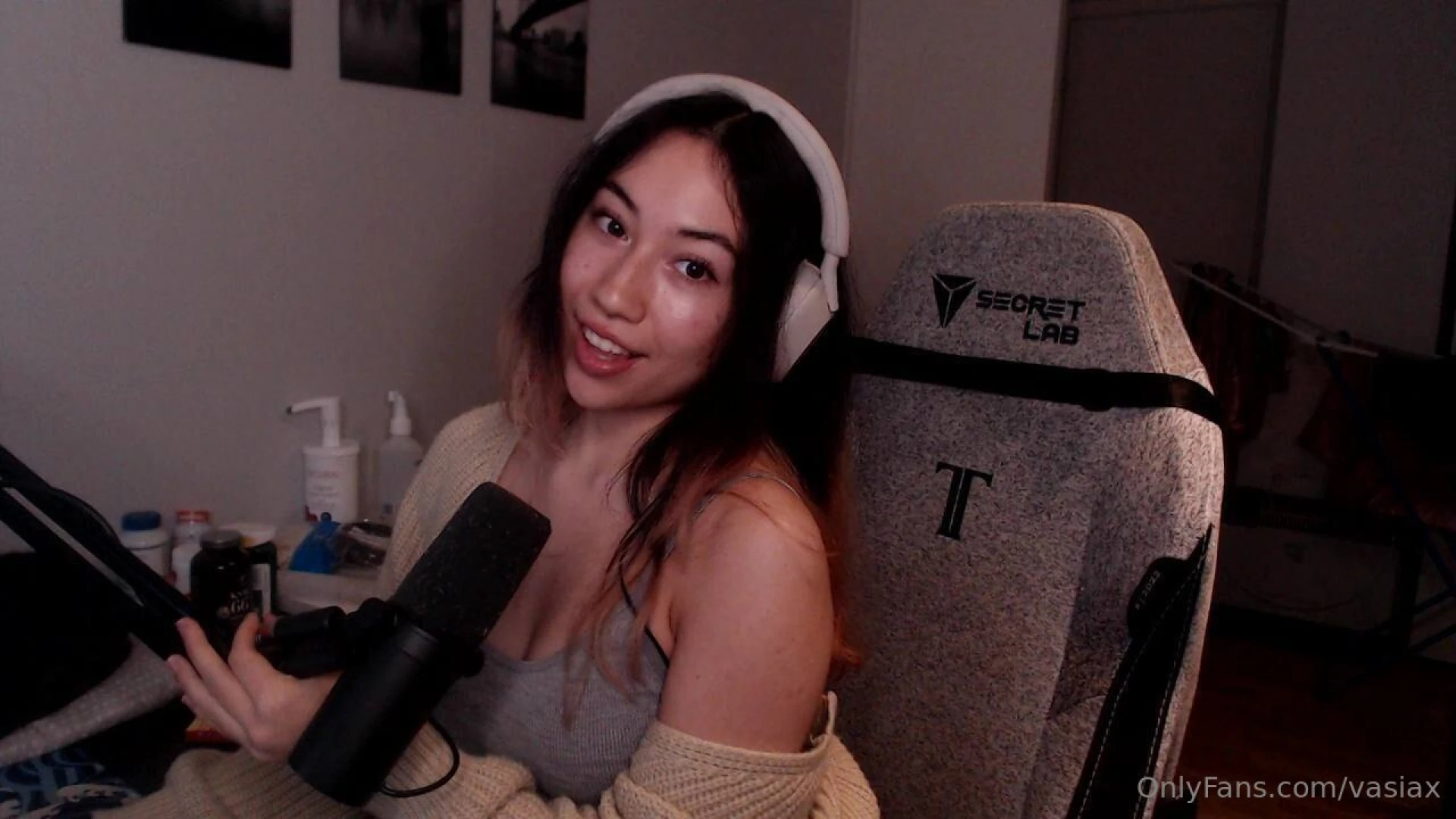 Gamer pretty face smoking body naughty why don t you find out in my part 1 