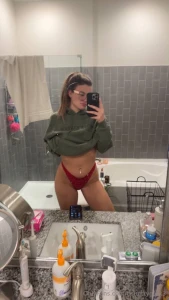 Good morningggg whos got morning wood and wants to show me