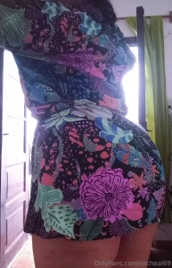 I want to take off my clothes because it s too hot