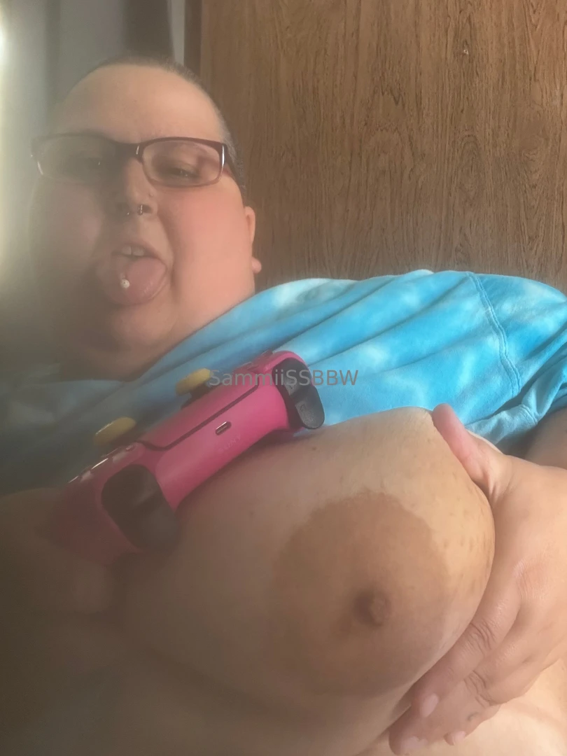 Will you suck my tits while i play cod 