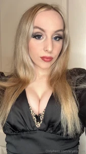 Keep scrolling if you re broke i m too pretty for struggles