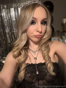 Is my cuteness distracting you from doing you stuff