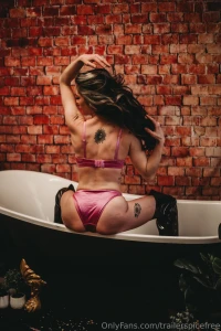 Horny milf goddess seeks pay pig