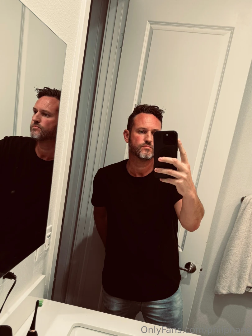 Haven t posted a mirror selfie in a while 