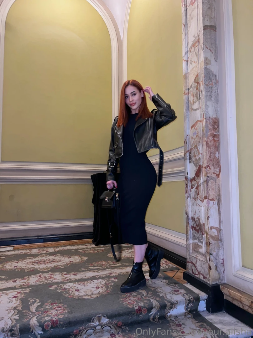 Life is a stage and i m the star you ve been waiting for after a long 