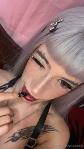 Hey guysss if u want to send me for a new dildo i would love it i need