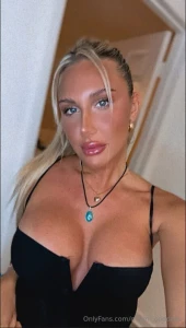 One look and your zipper s already twitching dm me if you re craving