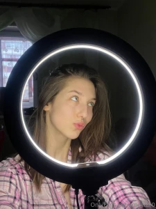 I have great news i have a ring light and a tripod now the photos and