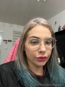 Spent the afternoon designing in my comfiest tee hair a mess no makeup