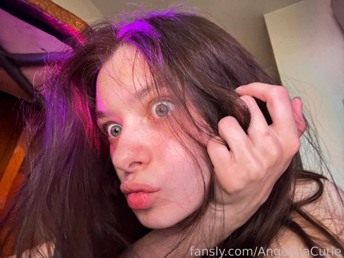 I m not saying i m bored but there will be signs babyface lips petite 