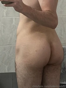 Ti piace quando un bel twink fa ribalzare il suo culetto