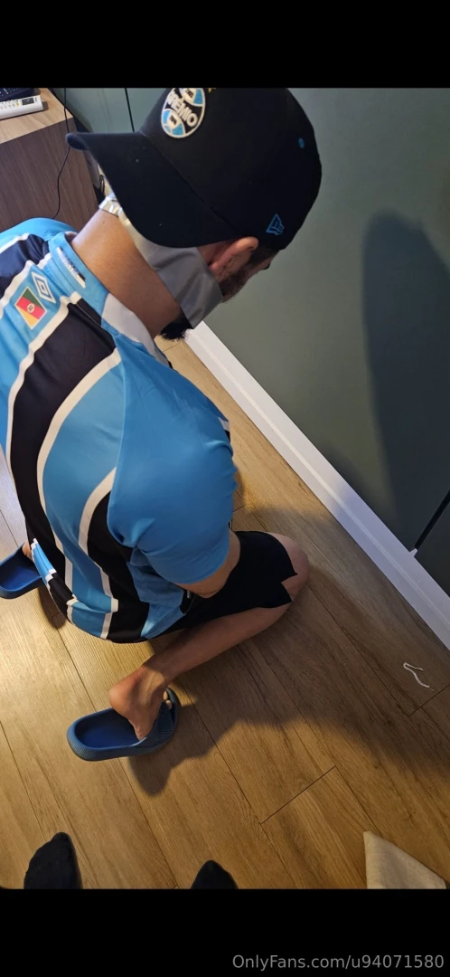 E esse gremista sendo submisso curtem bdsm part 1 