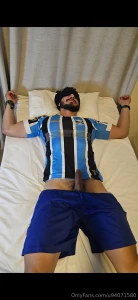 E esse gremista sendo submisso curtem bdsm