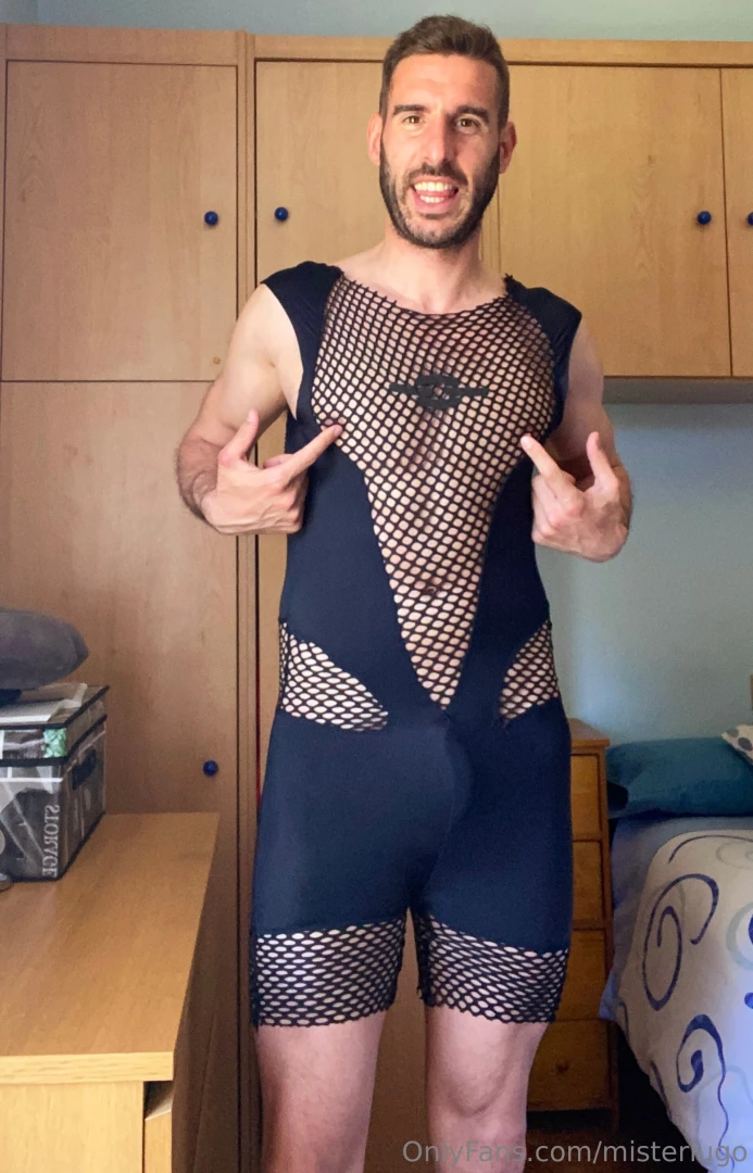 Con uno de los atuendos de mister espa a en el vip me coloco la polla 