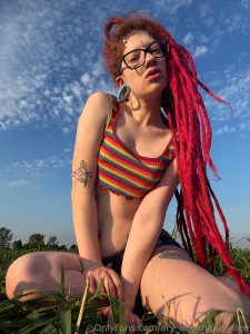 So che non resisti quando la mia mano si infila li sotto