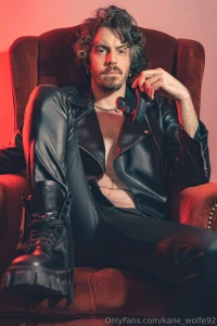 The leather and chair make some fantastic sounds in tonight s video