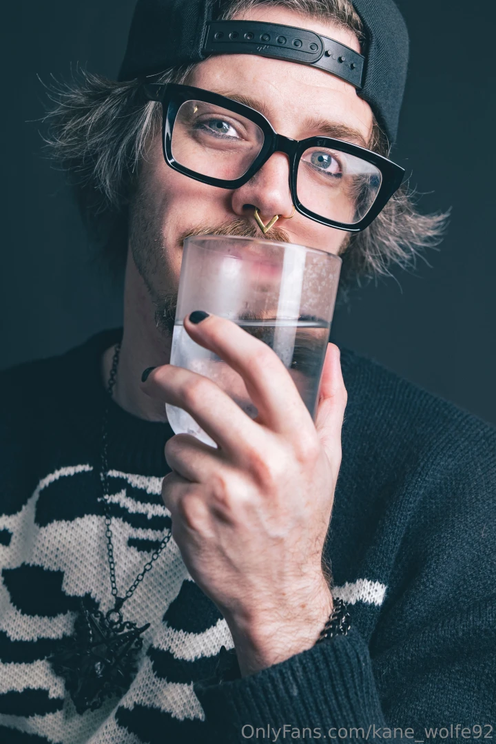 What band does this emo hipster play for its been a looong time since part 4 