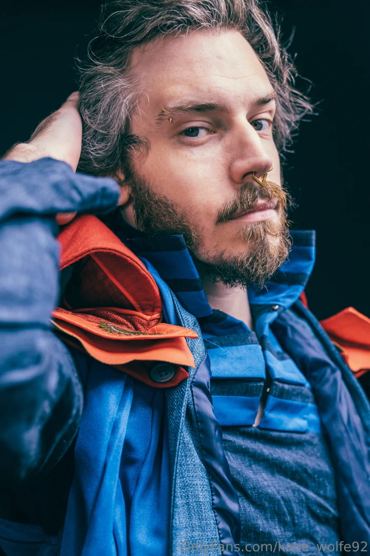 You can only take one to bed neither pulls out 