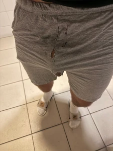 When ur dick is so big ur pants rip