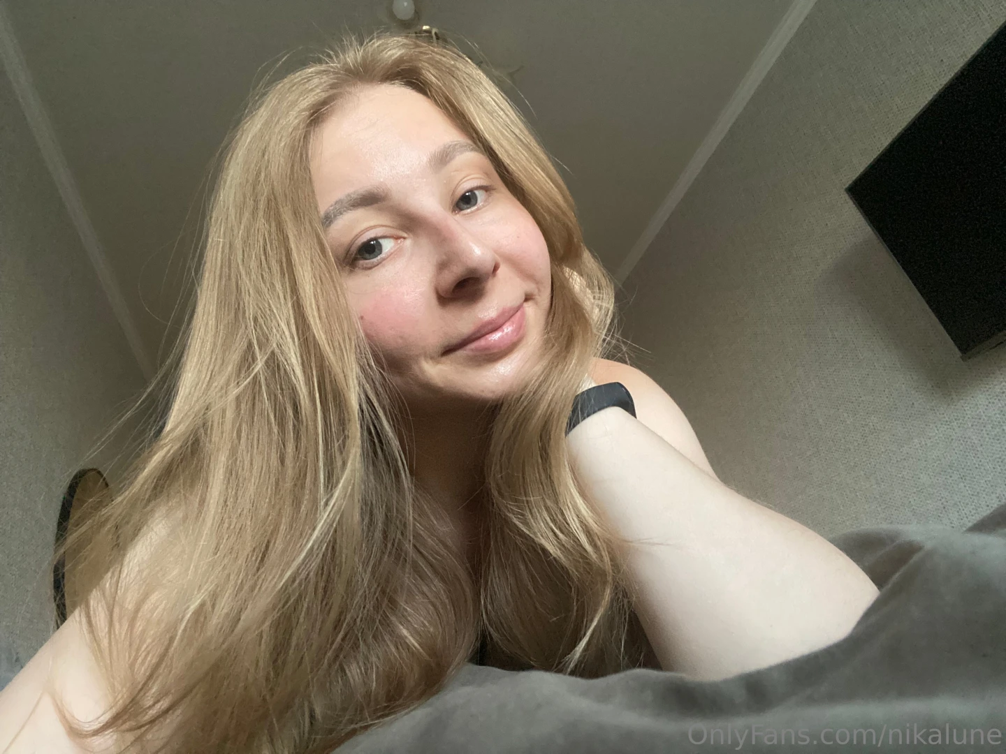 Just lying around and waiting for someone to make my day a little more 