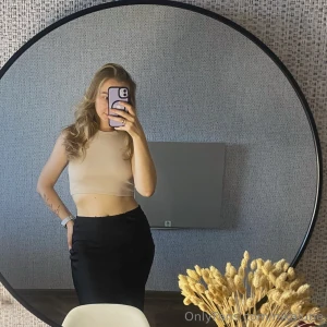 Hey there i m nika i love baking walking barefoot stretching out after part 2