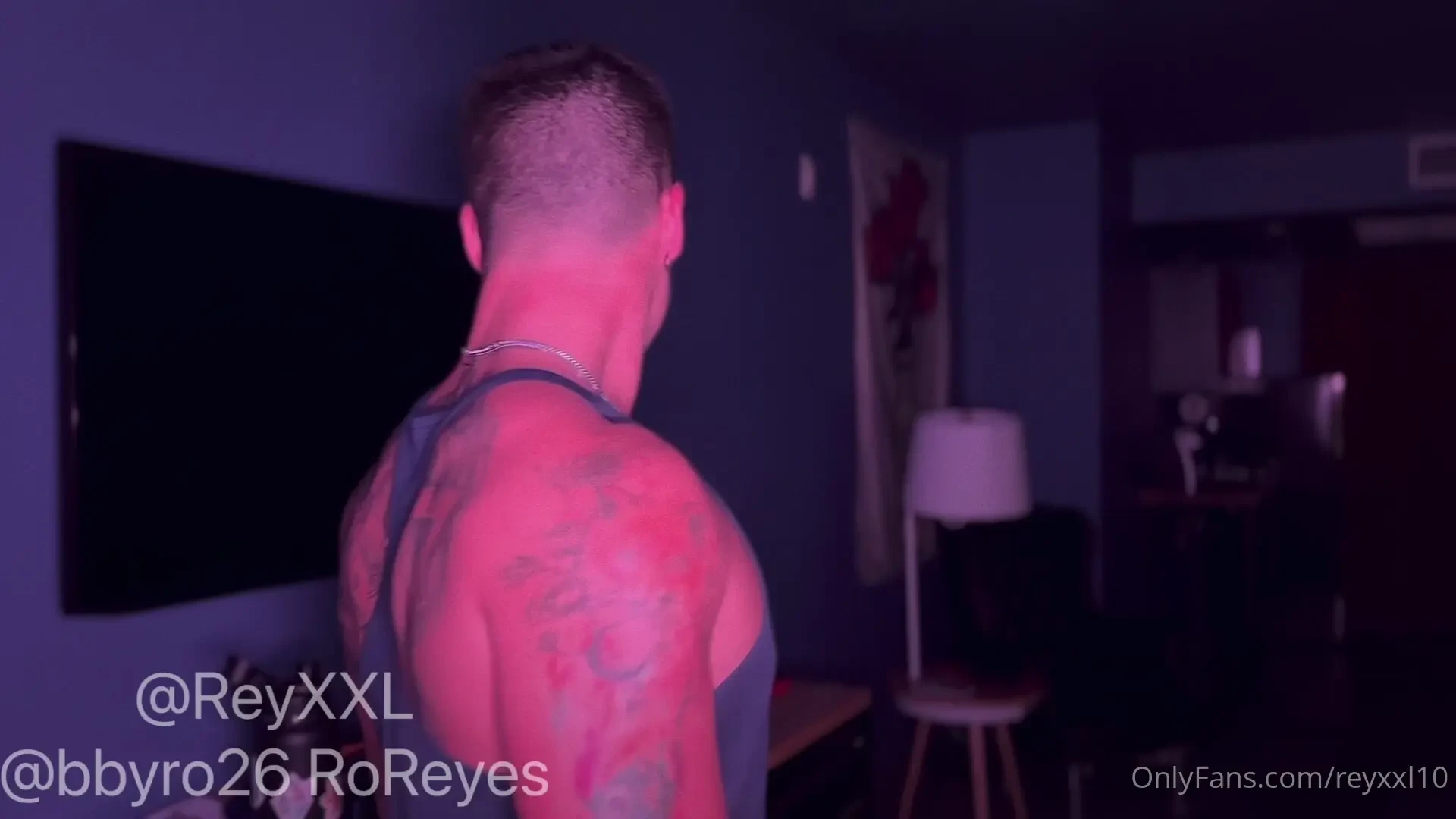 I was staying in this hotel in south beach and bbyro26 came from the 