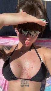 Tan lines boutta go crazy