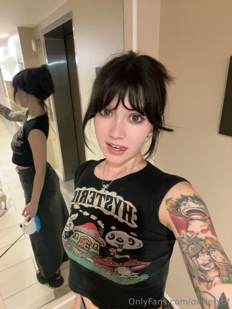 Heyyyyy im active on my main page oxillery lets chat 