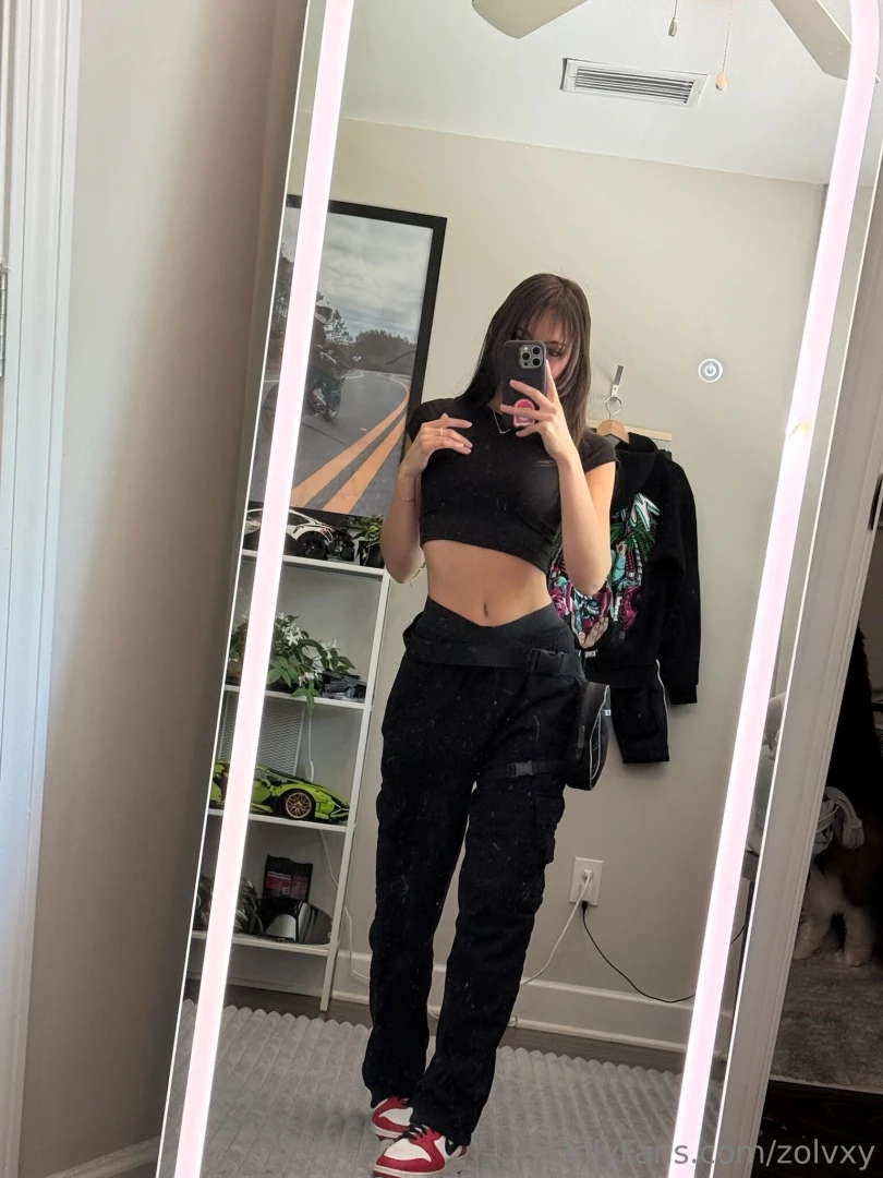 I think we should end the day with a game of who can cum first 