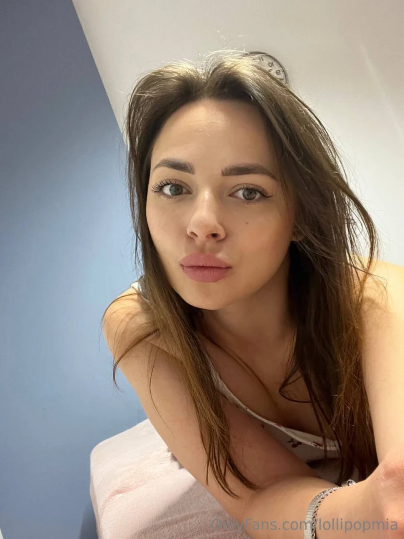 Hey there i m lollipop just your cute girl next door sweet curious and 