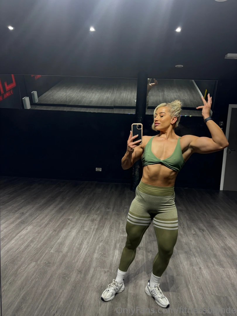 Come and worship these perfect biceps 