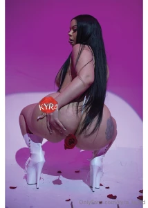 Just me and all this ass i got part 1