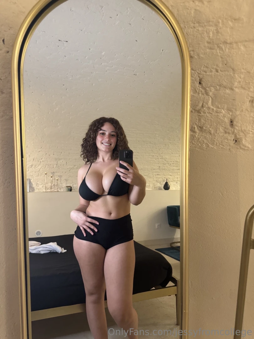 I m all about that full figure life no apologies 