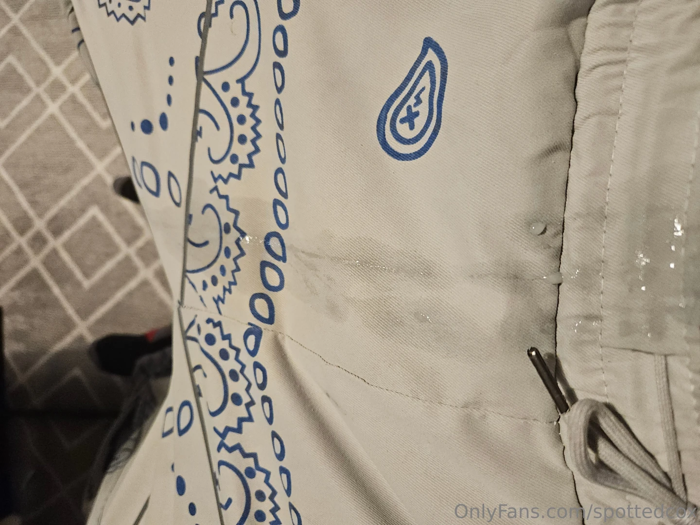 Tip 7 to see the recording of the cumshot that made this big mess i 