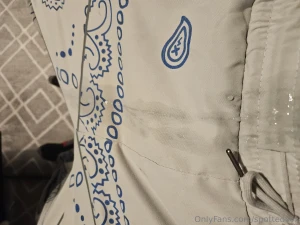 Tip 7 to see the recording of the cumshot that made this big mess i