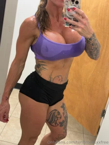 Who likes a sweaty girl part 1